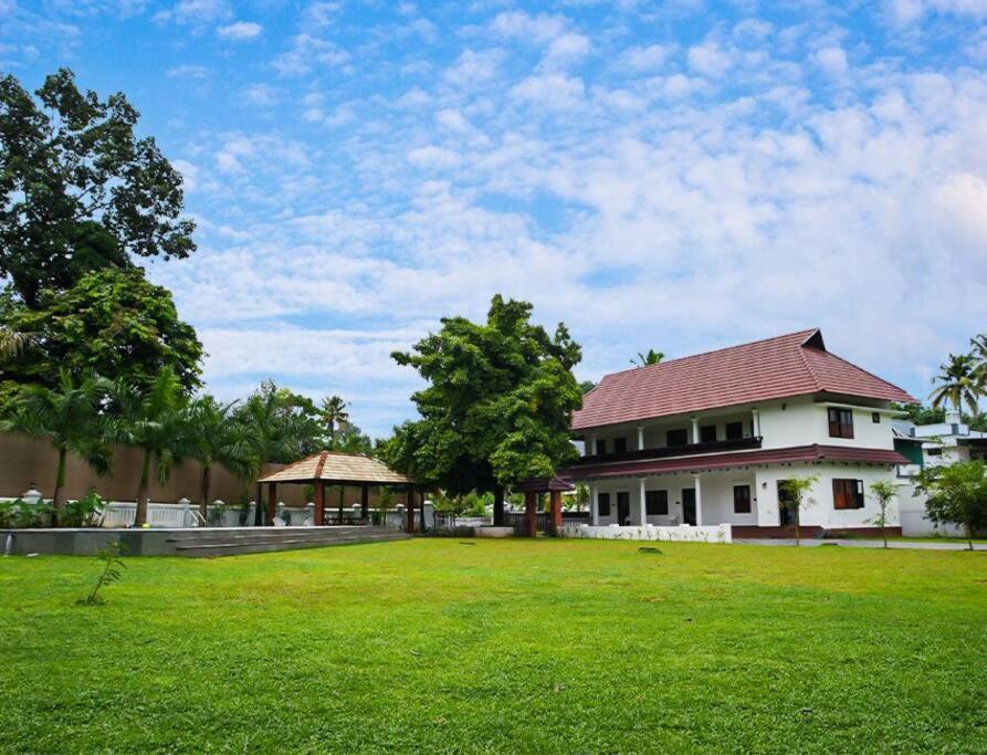 Tamarind Heritage Holiday Home Angamali Exterior photo