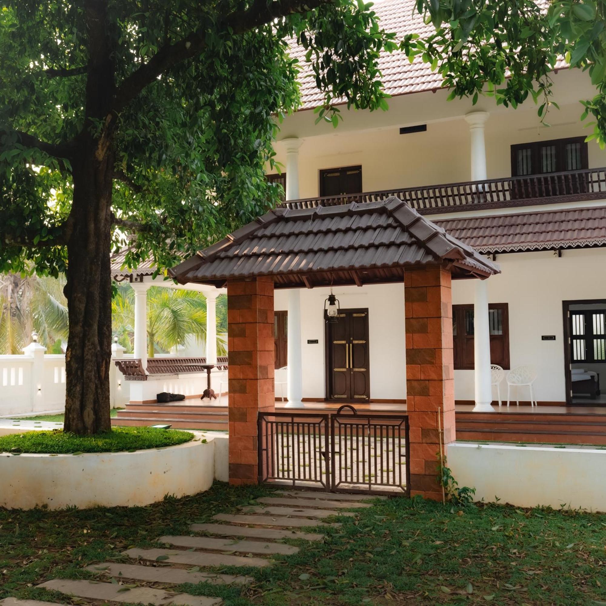 Tamarind Heritage Holiday Home Angamali Exterior photo