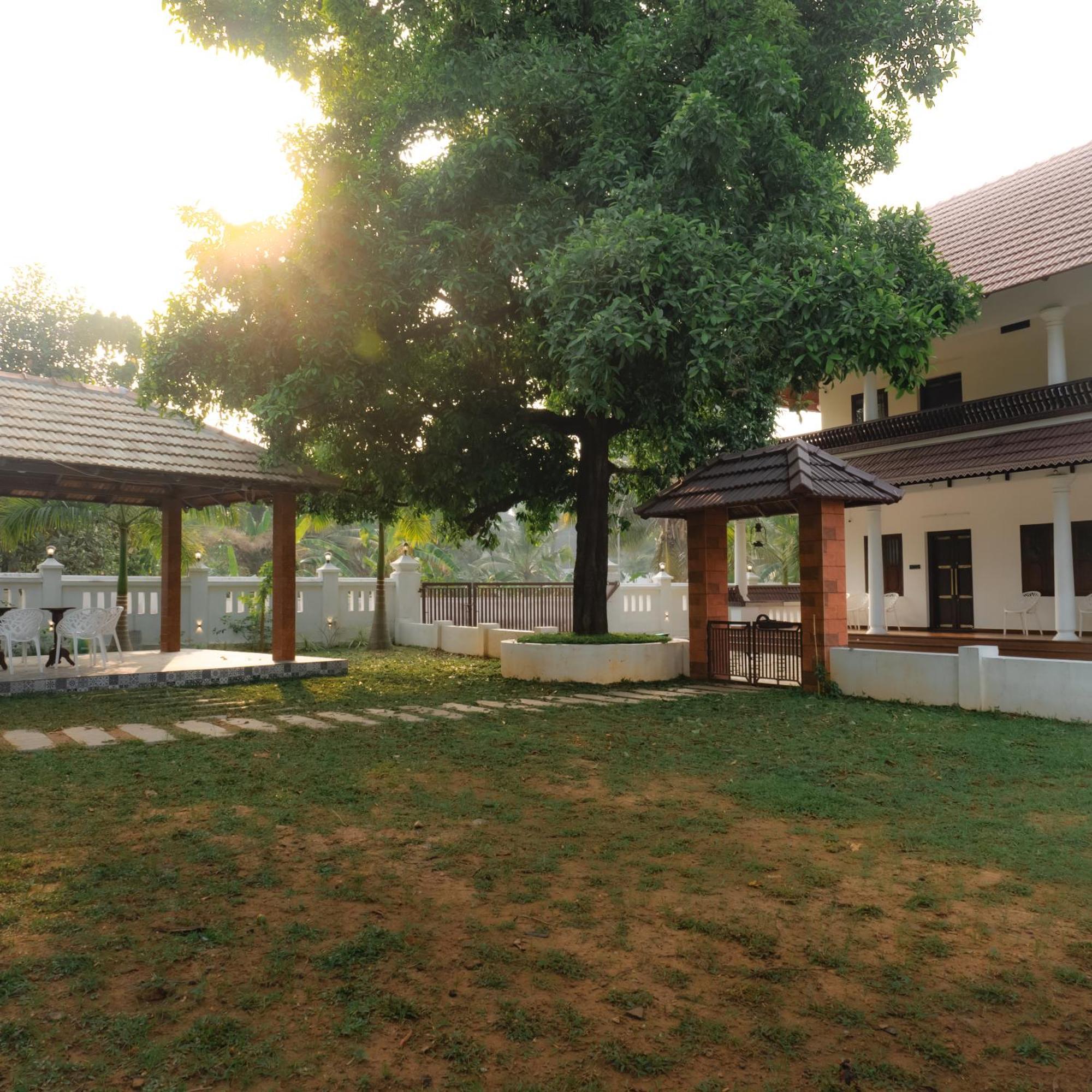 Tamarind Heritage Holiday Home Angamali Exterior photo